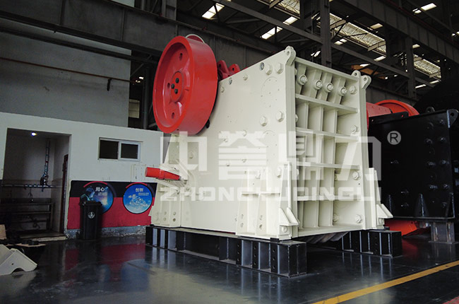 顎式粉碎機(jī)圖片 顎式粉碎機(jī)圖片