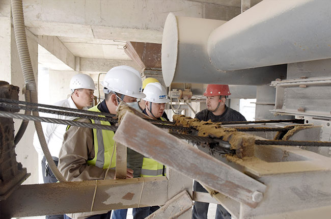 中譽(yù)鼎力售后服務(wù)人員現(xiàn)場(chǎng)排查設(shè)備使用情況