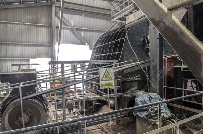 使用中譽(yù)鼎力時(shí)產(chǎn)1100噸綠色環(huán)保砂石骨料生產(chǎn)線設(shè)備