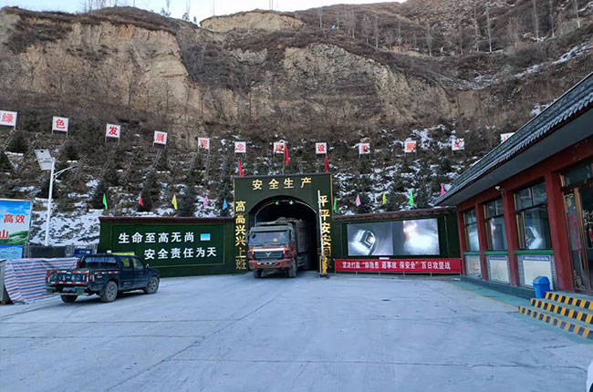 中譽(yù)鼎力DLHGC臥式旋回破碎機(jī)進(jìn)駐地下鐵礦項(xiàng)目 中譽(yù)鼎力DLHGC臥式旋回破碎機(jī)進(jìn)駐地下鐵礦項(xiàng)目