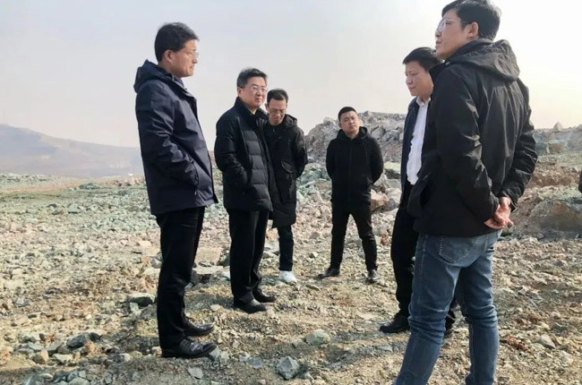 參觀鶴壁市淇縣恒源礦業(yè)建材項(xiàng)目