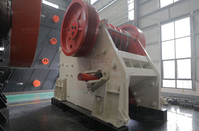 鄂破式破碎機間隙調(diào)整結(jié)構(gòu)圖