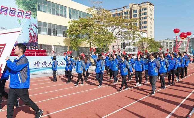 中譽(yù)鼎力方隊(duì)參加衛(wèi)輝市民運(yùn)動會開幕儀式