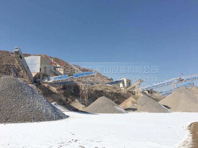 沖擊式破碎機生產(chǎn)現(xiàn)場