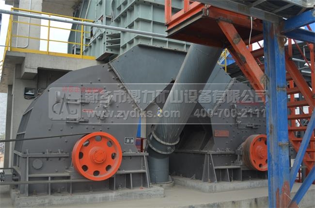 砸石機(jī)現(xiàn)場(chǎng)使用圖片