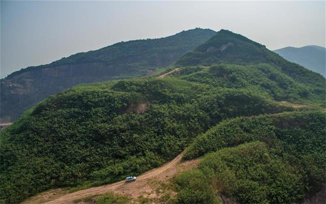 浙江長(zhǎng)興廢棄礦山如今成美麗青山