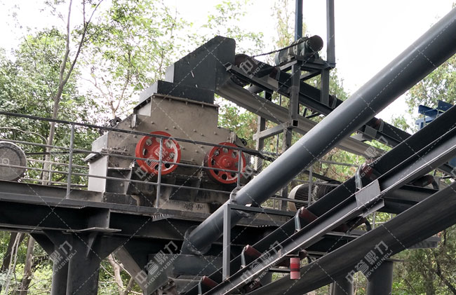 雙轉(zhuǎn)子制砂機(jī)使用現(xiàn)場(chǎng)