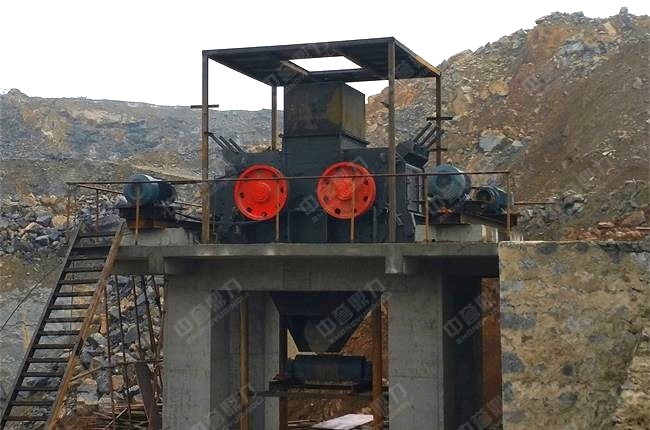 生產(chǎn)線上的制砂機(jī)
