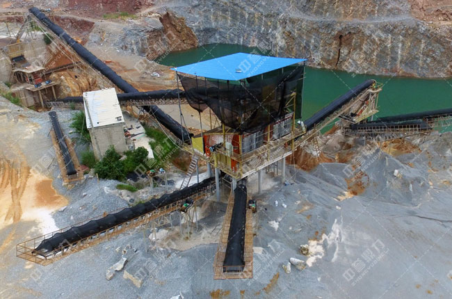 配備砸石子機(jī)的石料廠