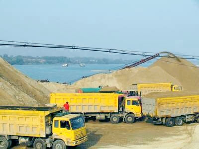 采砂現(xiàn)場(chǎng)配圖