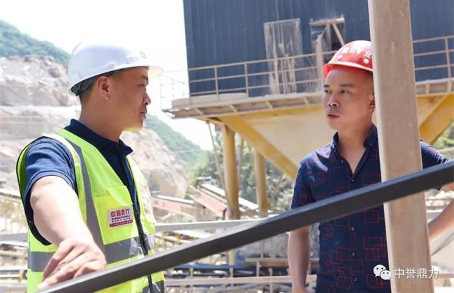 與負(fù)責(zé)人現(xiàn)場溝通