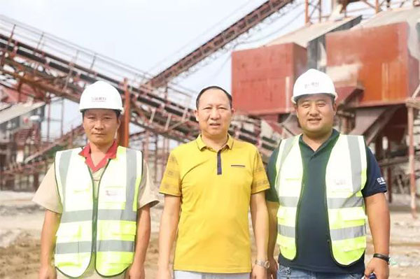 �����N�۽�(j��ng)�����A܊�����b�ۺ󹤳̎��������c���ɽ��ʯ���ο���Ӱ