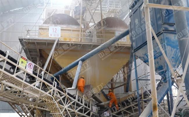 密封且安裝除塵器的篩分車(chē)間