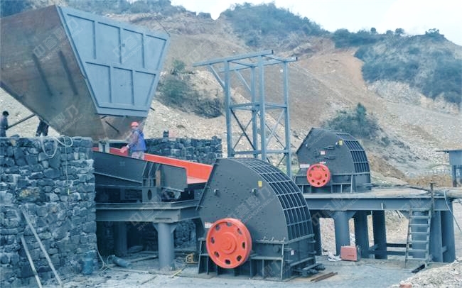 新建砂石廠的安裝現(xiàn)場