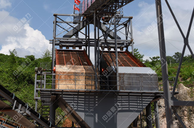 兩臺圓形振動(dòng)篩同時(shí)工作