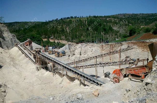 1308破碎機(jī)加工石灰石現(xiàn)場