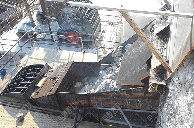 錘破機(jī)打石子現(xiàn)場