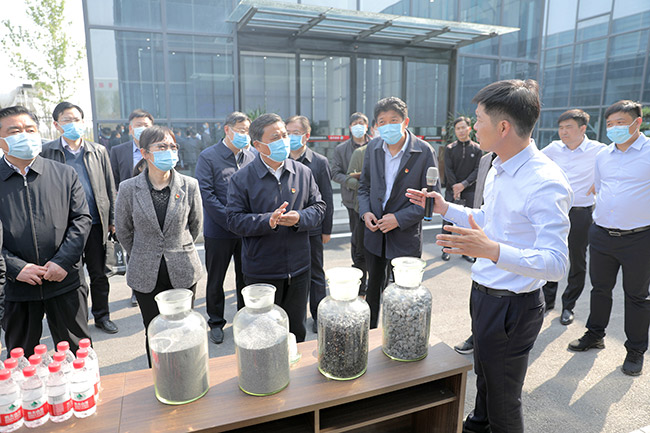 查看藍天環(huán)保材料公司砂石樣本