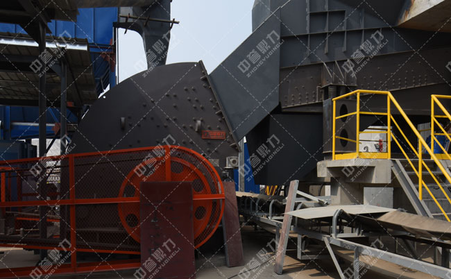 時(shí)產(chǎn)200噸碎石機(jī)案例現(xiàn)場(chǎng)