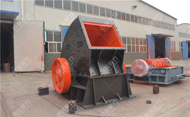 日產(chǎn)1萬(wàn)噸的錘式破碎機(jī)