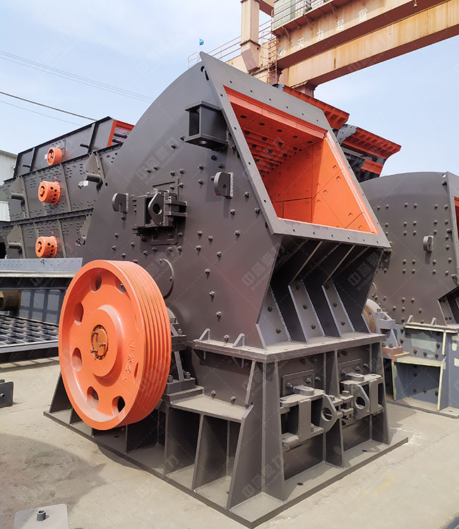 日產(chǎn)1萬(wàn)噸的反擊破碎機(jī)