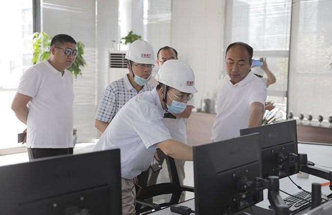 了解藍(lán)天環(huán)保智慧廠區(qū)生產(chǎn)線中控系統(tǒng)操作情況