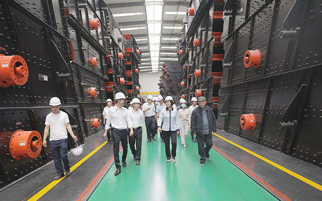 河南省人才工作任務(wù)督查調(diào)研組參觀中譽鼎力智能化一體生產(chǎn)車間