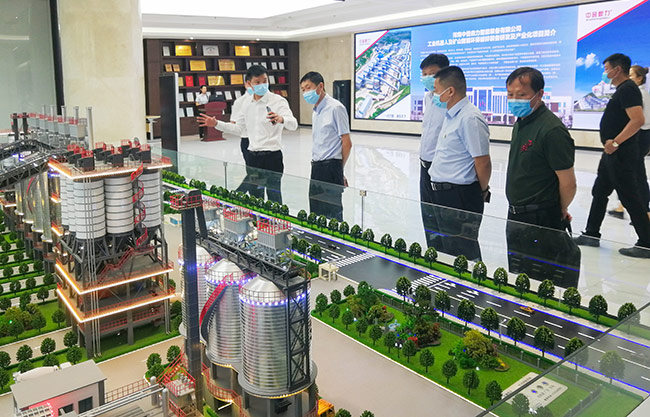 張治民董事長介紹中譽鼎力循環(huán)建材產(chǎn)業(yè)園建設(shè)理念及實踐