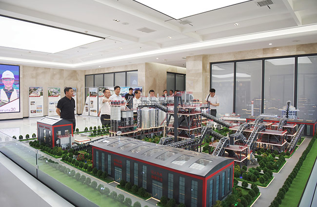 中譽(yù)鼎力五位一體循環(huán)建材產(chǎn)業(yè)園沙盤(pán)