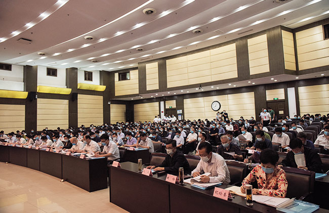 2020年加快轉(zhuǎn)型升級推動市工業(yè)高質(zhì)量發(fā)展大會