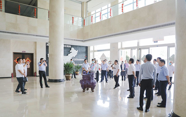 ���l(xi��ng)��ֱ����λ�ˆT�M�ɵ�80���^Ħ�F(tu��n)�W�R���u(y��)����