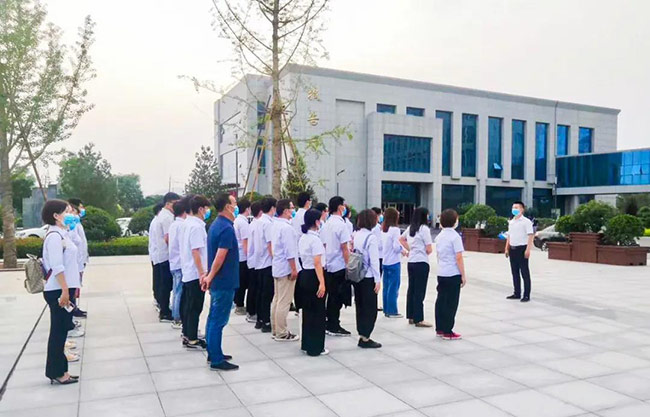 中譽(yù)鼎力青年黨員集體學(xué)習(xí)吳金印書記事跡